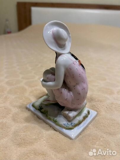 Фарфоровая статуэтка «На этюдах», лфз