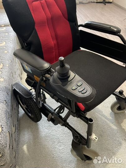 Электрическая инвалидная коляска