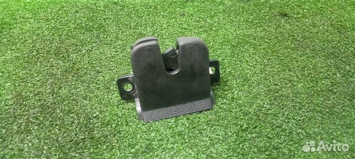 Замок багажника VW Touareg 2002-2010