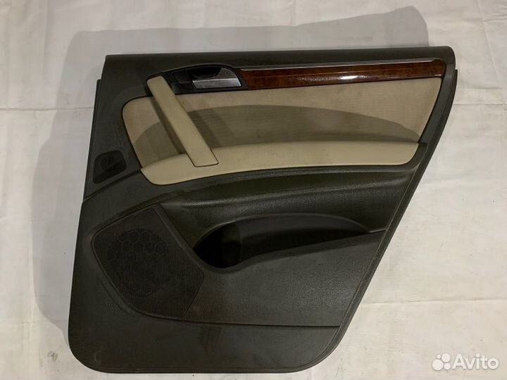 Обшивка двери задняя левая Audi Q7 4L