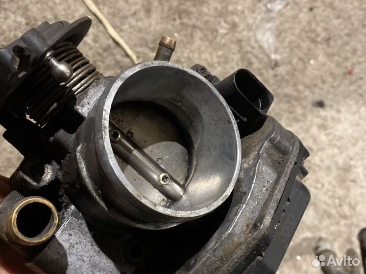 Дроссельная заслонка vw passat B5 1.6