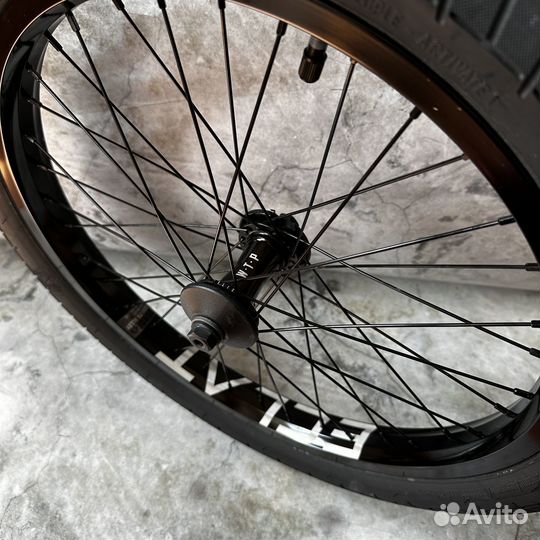 Переднее колесо: Втулка WTP Helix, Обод Eclat Bond