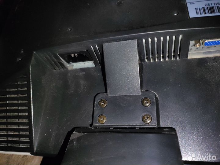 Монитор Samsung SyncMaster 710V