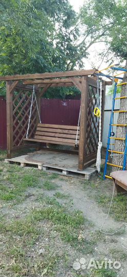 Садовые качели из дерева