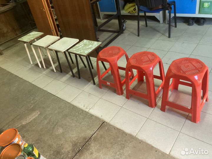 Табуретки б/у. Материал (дерево, пластик)