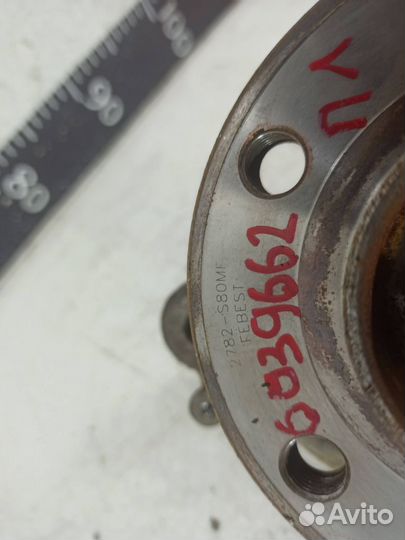 Кулак передний левый