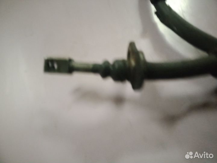 Трос ручного тормоза правый Nissan Pathfinder R51