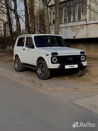 LADA 4x4 (Нива) 1.7 МТ, 2003, 100 000 км