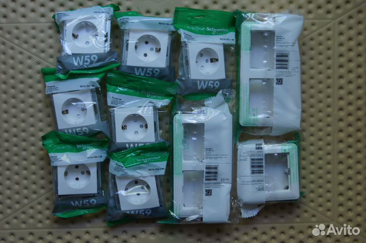 Радиоприемник Hyundai H-1535.Выключатели,розетки