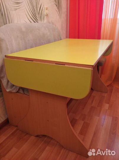 Стол и диванчик в сад