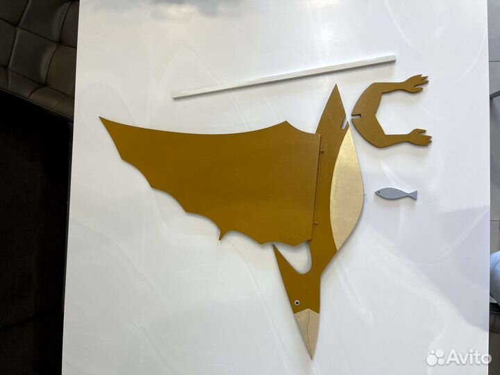 Птеродактиль машет крыльями