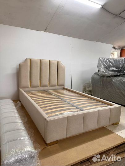 Кровать с мягким изголовьем Кровать дизайнерская