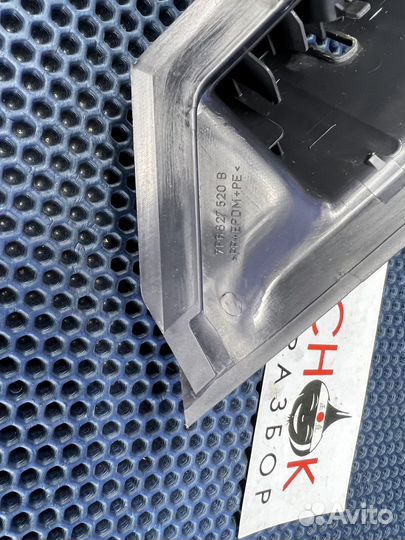 Кожух замка багажника накладка Touareg NF FL