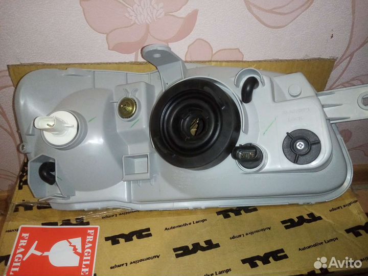 Левая фара Hyundai Accent TYC