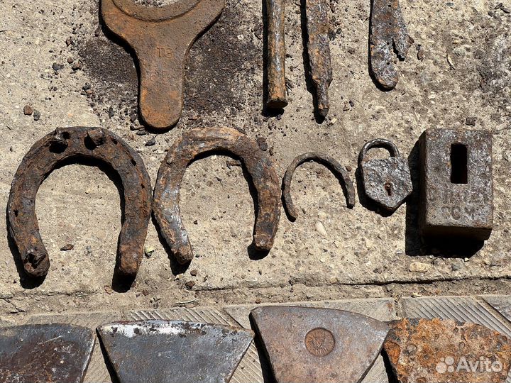 Копанина топоры подковы старина