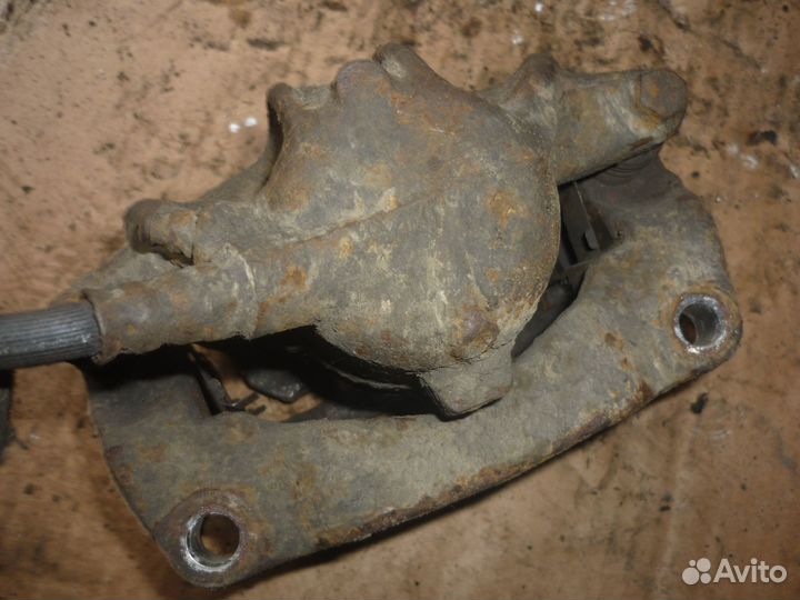 Суппорт передний левый Рено Меган 1