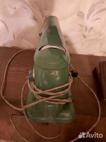 Швейная машинка Волга