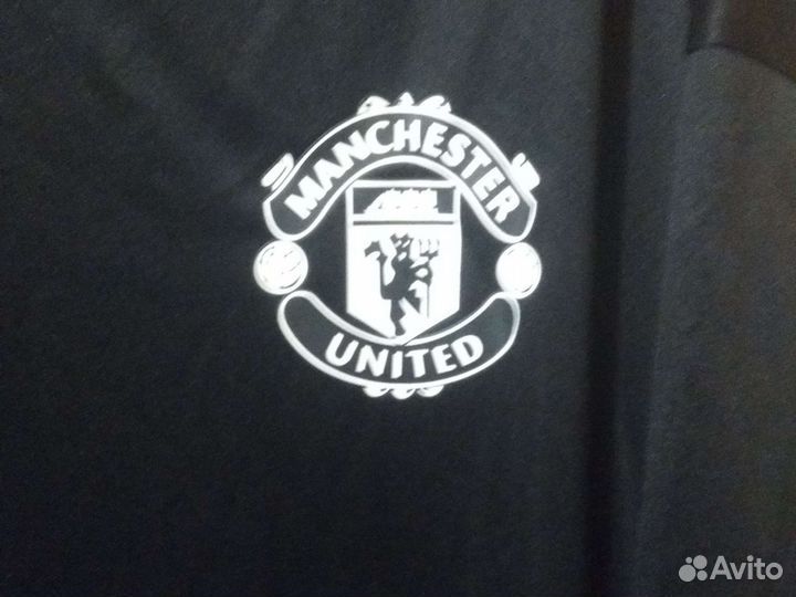 Футбольная форма adidas и Манчестер Юнайтед