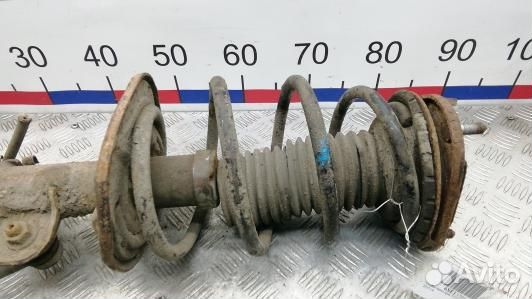 Стойка передняя правая toyota prius XW30 (6SE01N50