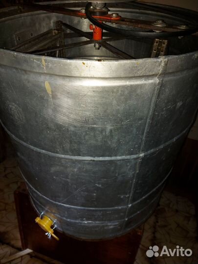 Медогонка 4 рамочная с электроприводом