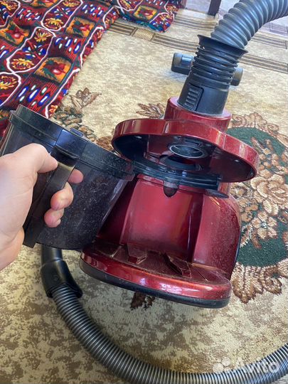 Пылесос magnit RMV-1677