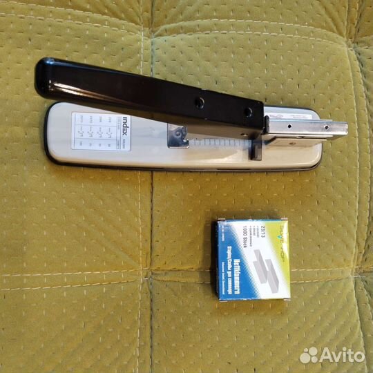 Степлер мощный настольный