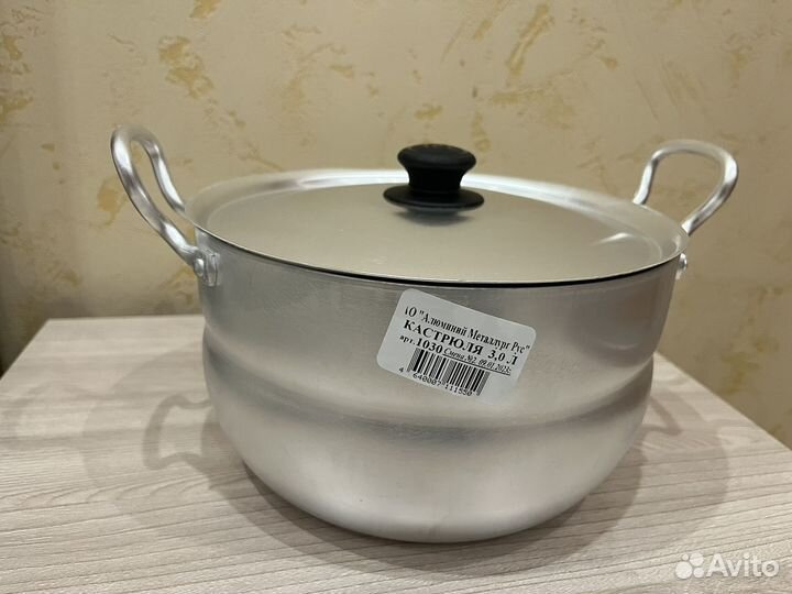 Новая алюминиевая кастрюля