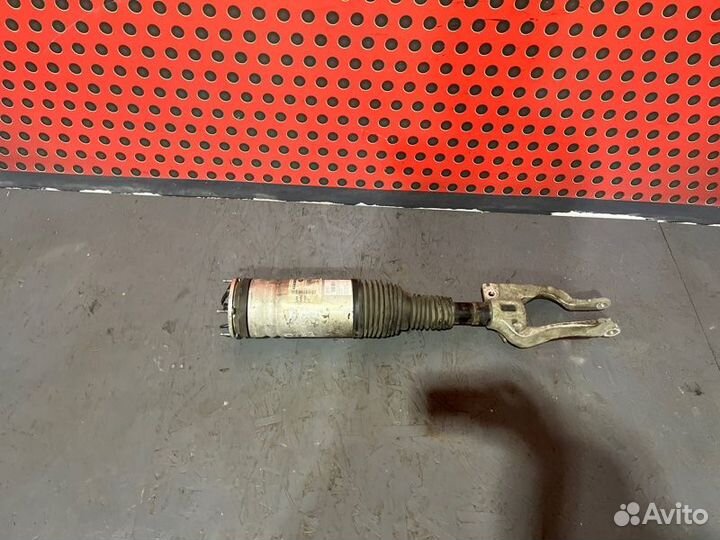 Амортизатор подвески передний левый Land Rover