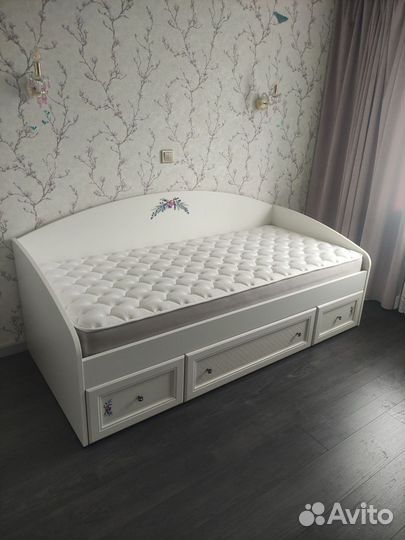 Комплект детской мебели для девочки