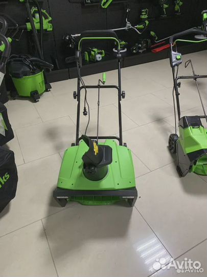 Снегоуборщик электрический Greenworks SN2300