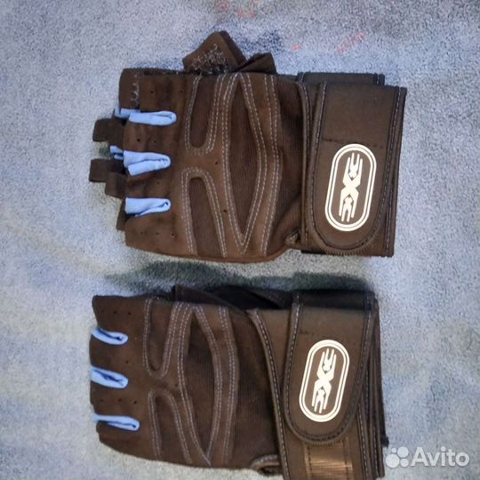 Спортивные перчатки