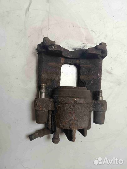 Суппорт передний правый Ford Focus