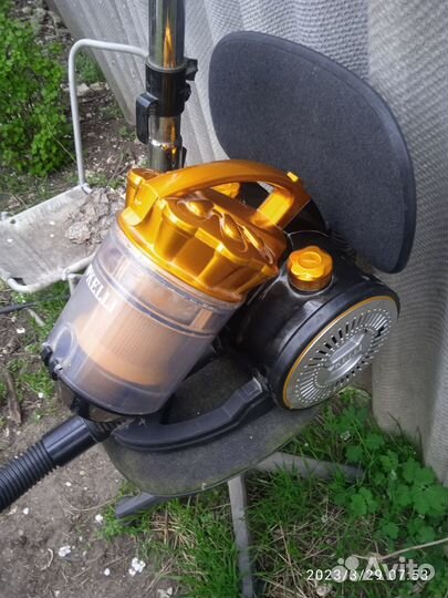 Пылесос Kelli-2700w,450w тяга,колба комплект,идеал