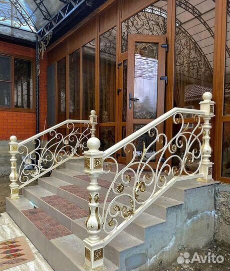 Кованные перила на лестницу