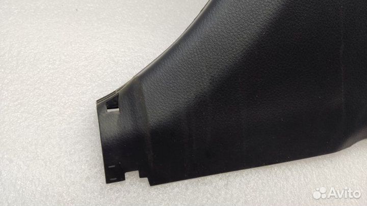 Обшивка центральной стойки правая Toyota Camry