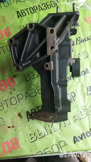 Лапа кронштейн двигателя пежо 406