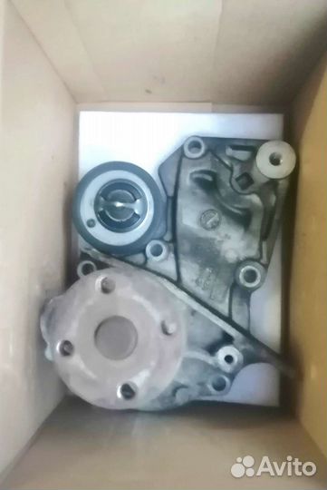 Помпа (водяной насос)оригинал ford 1778516