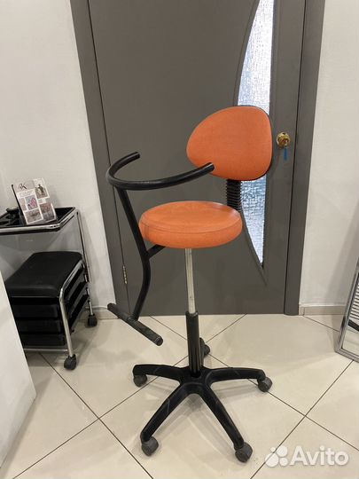 Детское кресло для стрижек