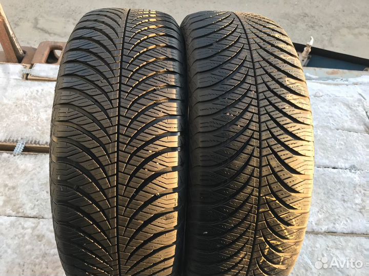 Goodyear Vector 4Seasons 215/60 R17