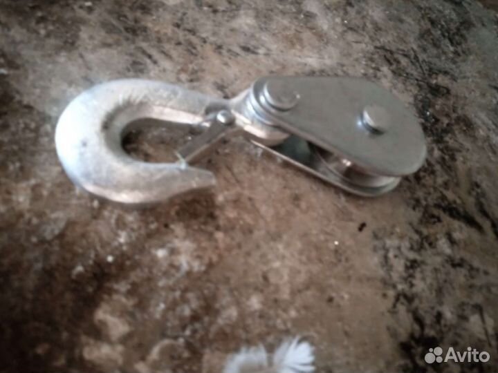 Подъемный ролик