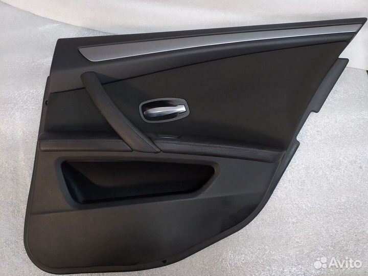 Bmw e60 lci обшивка двери задняя