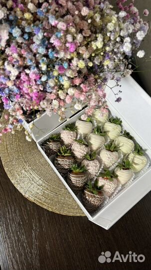 Клубника в шоколаде, букеты