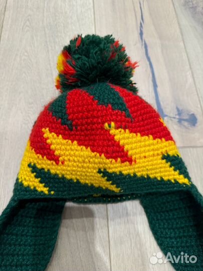 Шапка унисекс с помпонами вязаная