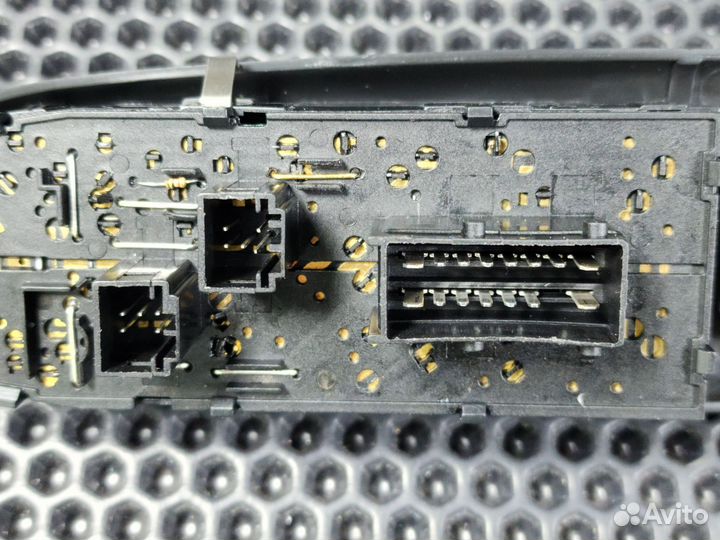 Новый блок кнопок стеклоподъёмников Peugeot 406