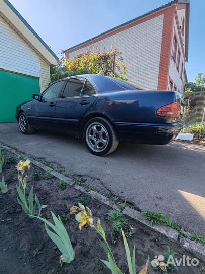 Mercedes-Benz E-класс 2.3 МТ, 1997, 376 000 км