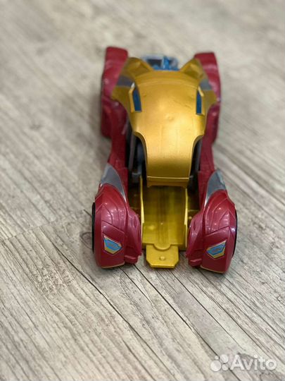 Машинкa hot wheels marvel