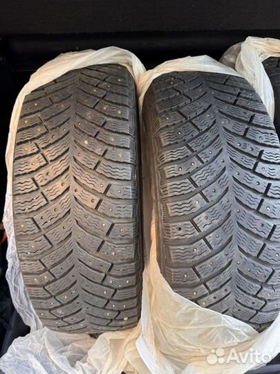 Michelin X-Ice North 4 215/60 R16