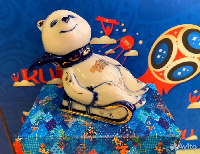 Мишка на санках. Золото. Гжель Фарфор. Олимпиада