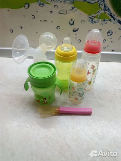 Детские бутылочки для кормления и молокоотсос