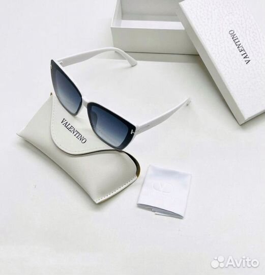 Очки Valentino